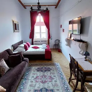 Classical In The Old Pest Apartamento